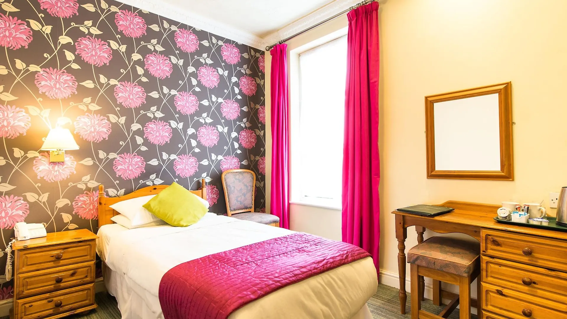 Tiffany'S Hotel Blackpool 3*,